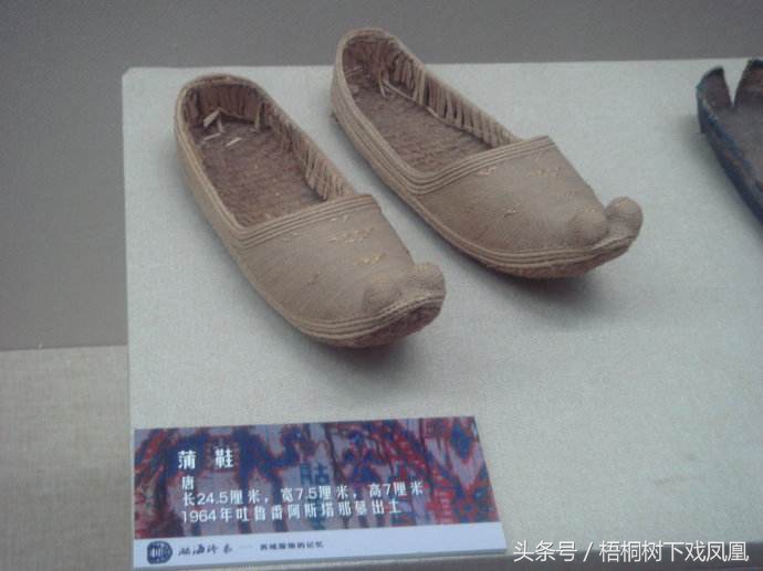 古人穿的鞋子为什么总是翘起来,为什么古人鞋尖翘起