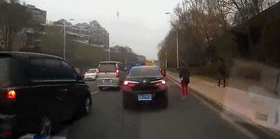 十条笑话：办公室的女人打赌：用同一套问题，打电话问她们的男人