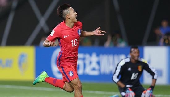 一边是青年队3连败垫底,一边是穷学生攒钱买足球,足协都干啥了