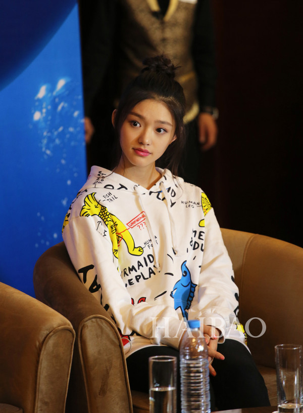 林允美人鱼发布会发型,林允美人鱼身材剧中穿搭