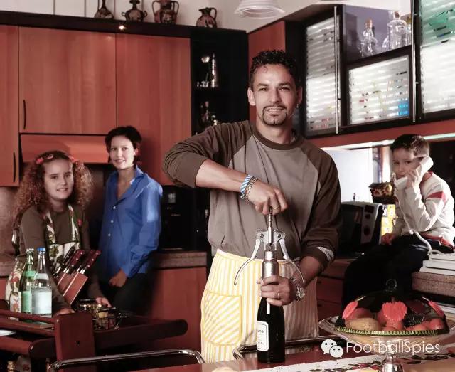 巴乔94年背影图片,49岁的巴乔照片