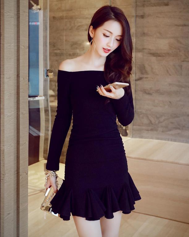 女士连衣裙裙边带花苞,裙边露花边的连衣裙