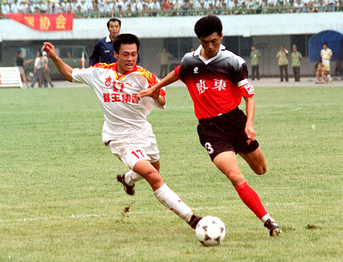 那些年穿过的红色衣服,那些年球星穿过的球鞋