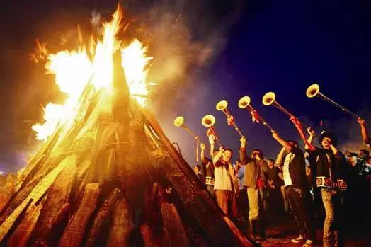 去旅游贵州必吃的地方,贵州少数民族传统节日