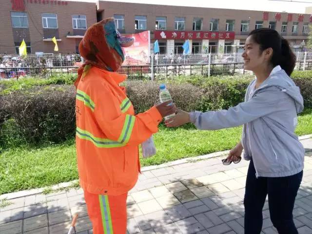 拥簇城市“黄玫瑰”守望10载“针青年”