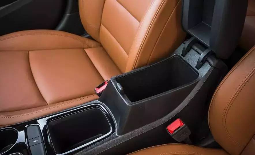 雪佛兰科鲁兹降价值得入手吗,雪佛兰科鲁兹和大众桑塔纳哪个好