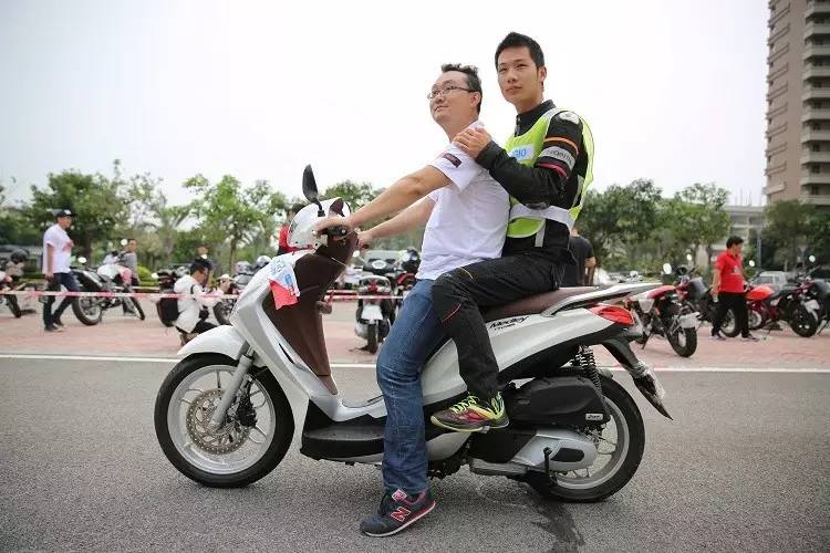 2020款比亚乔medley150liberty,比亚乔liberty150和medley150后挡泥板