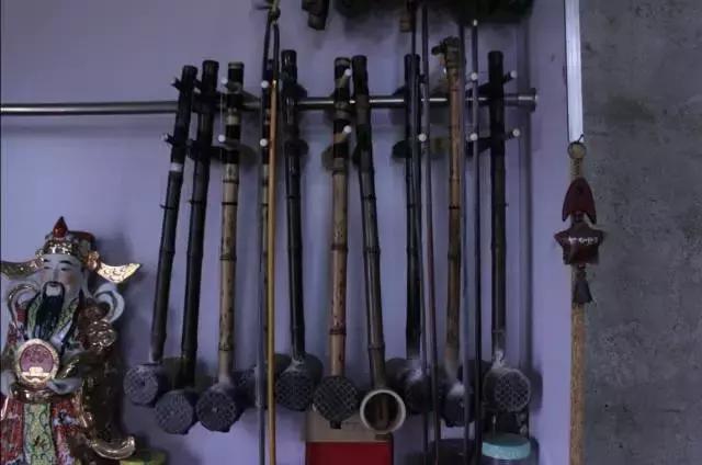 他在聊城这个不足十平米的小店里,坚守自己梦想京剧梦想