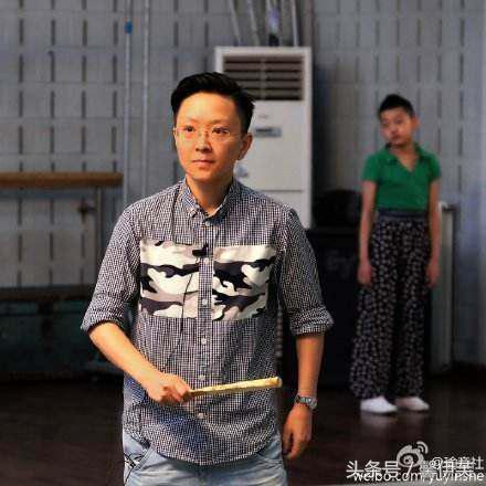 她是戏曲界的“小孟小冬“，被称为瑜老板，因参加跨界歌王被熟知