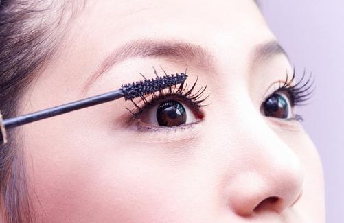 睫毛膏没卸掉会怎样,直接能卸掉的睫毛膏