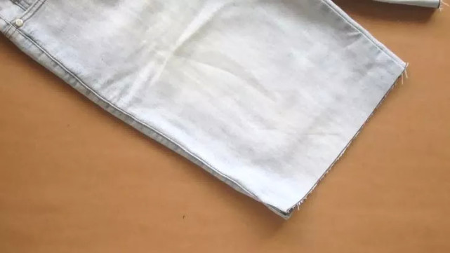 如何把牛仔裤剪成毛边牛仔裤,牛仔裤可以改成短裤吗