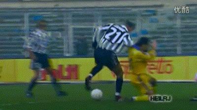 盘点绿茵场上的精彩集,比武打片还精彩的格斗比赛