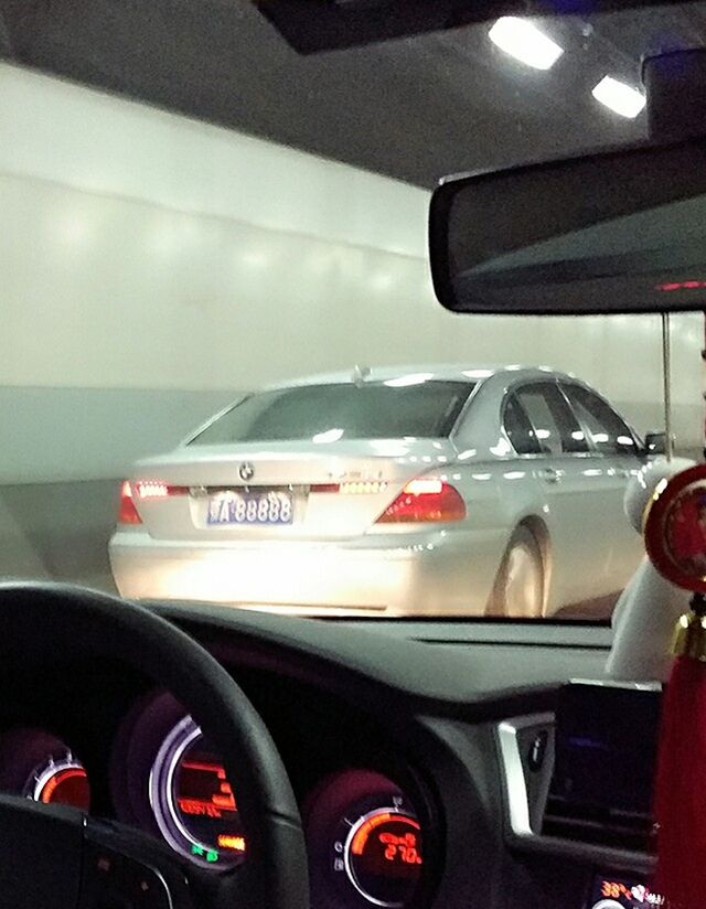 华中地区最大的几块车牌，都挂在豪车上，九五至尊就是牛！