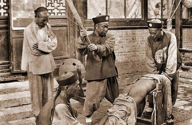 大清有一几万人群体,整天系着黄腰带,杀人不用偿命,官府管不了