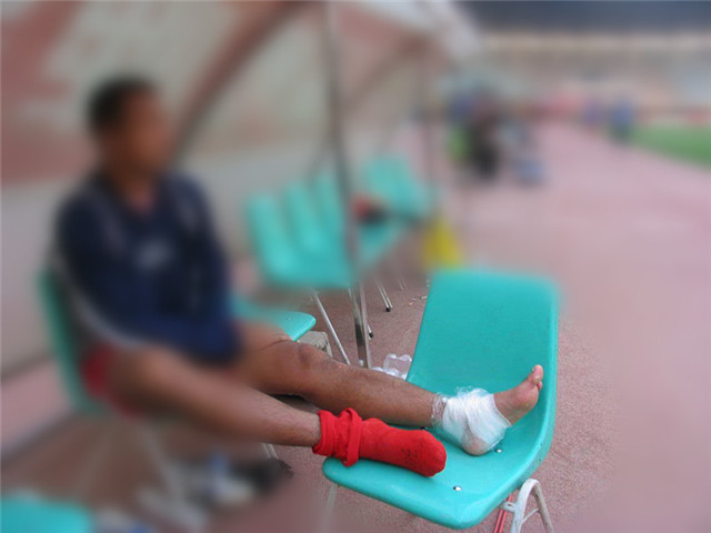 踝关节扭伤后热敷出现肿胀，疼痛加剧，怎样正确处理运动创伤呢