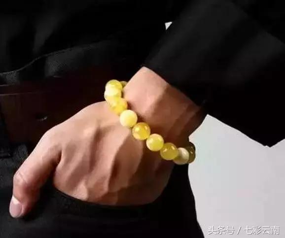 男人戴手串好还是戴手镯好,女人戴手镯好看还是戴手串好看