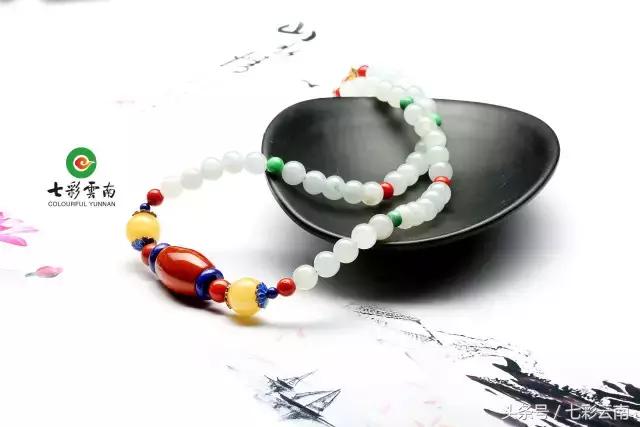 男人戴手串好还是戴手镯好,女人戴手镯好看还是戴手串好看