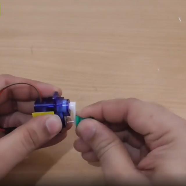 做了这个之后,在不怕出门没有手机没电了,自动发电