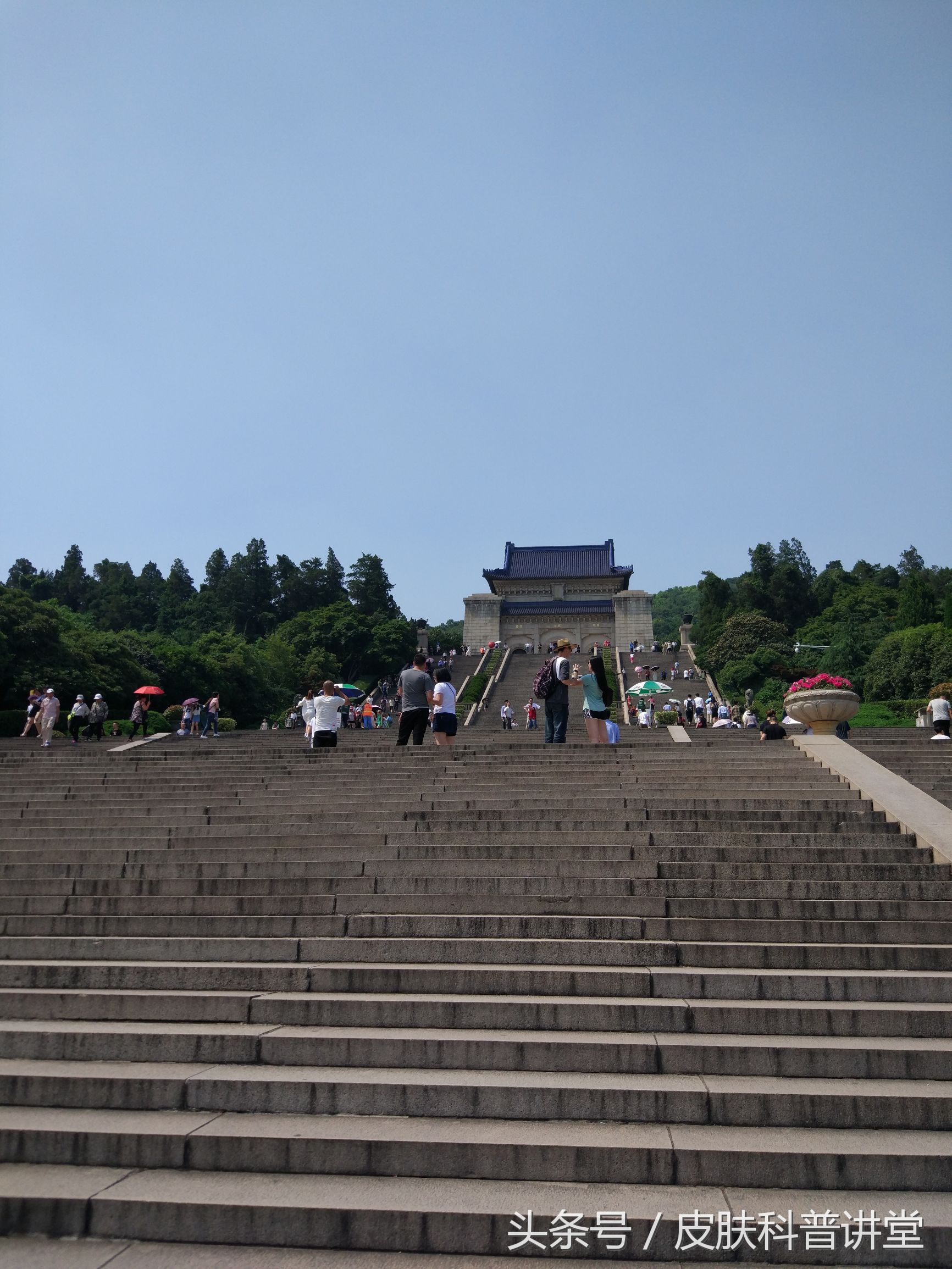海滩玩的时间长把皮肤晒伤怎么办,皮肤晒伤但是要出门怎么保护