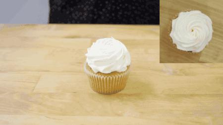 最简单蛋糕裱花教程新手,纸杯蛋糕裱花零基础视频教程