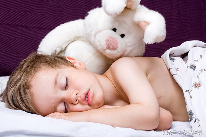 宝宝脸上长像扁平疣的疙瘩,宝宝脸上长小颗粒是丝状疣吗