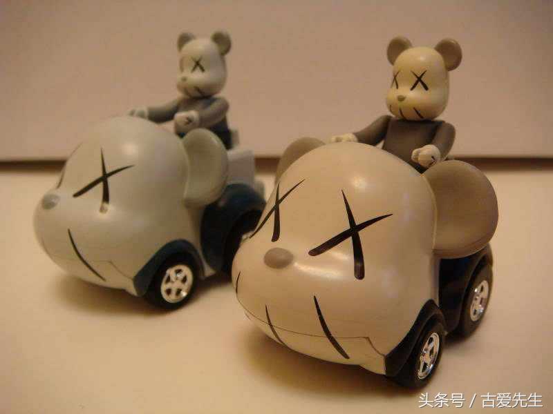 小屁孩才喊*力暴**熊，而我叫他Bearbrick！