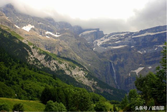 站在高空想往下跳,一站在楼边上就想往下跳