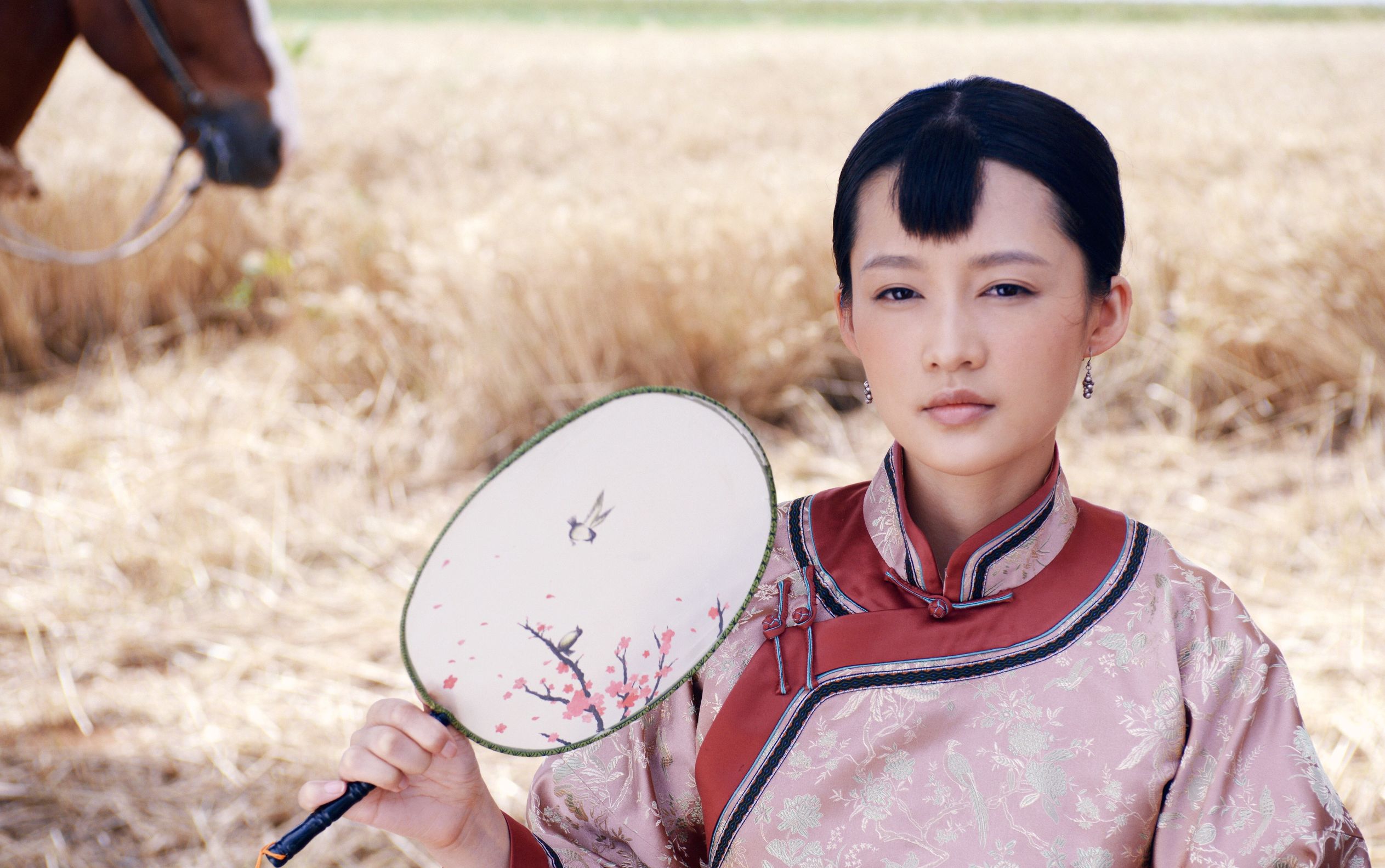 都想跟田小娥炕戏的白鹿原，又为何都要使劲地鞭抽她