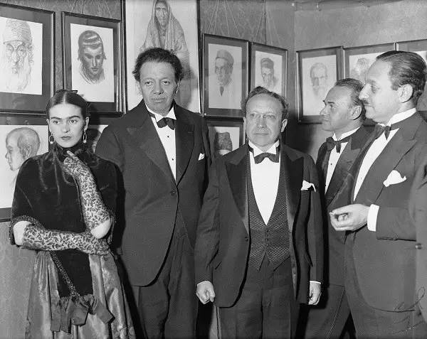 丈夫生性“贪色”,妻子竟不离不弃!艺术家的思维猜不透啊!