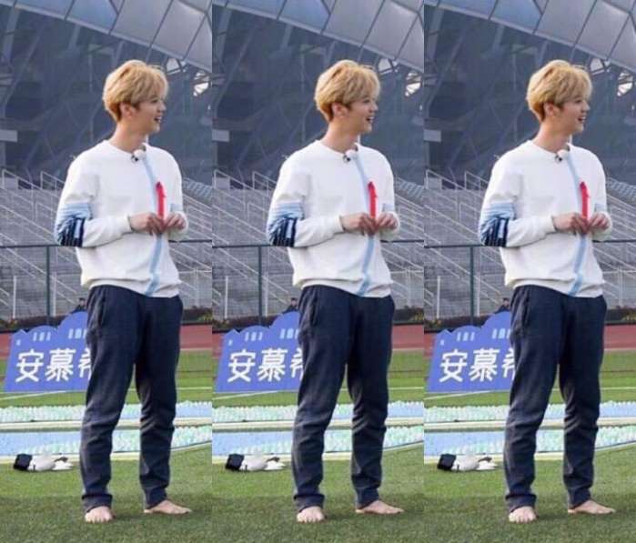 鹿晗踢球穿拖鞋,鹿晗踢足球了吗