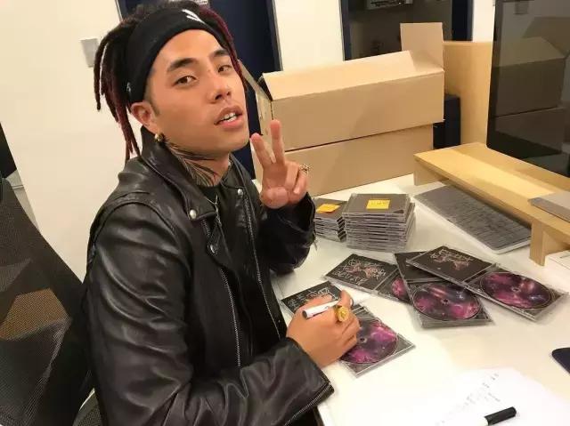 头条｜除了GD，他才是韩国嘻哈圈最会穿衣男人！