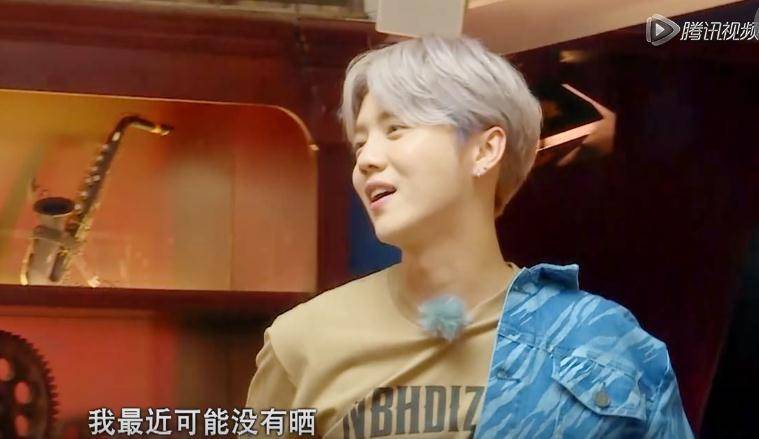 应采儿鹿晗名场面,鹿晗和应采儿比胳膊