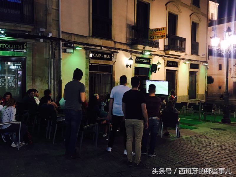 西班牙夺冠民众庆祝,西班牙居民狂欢