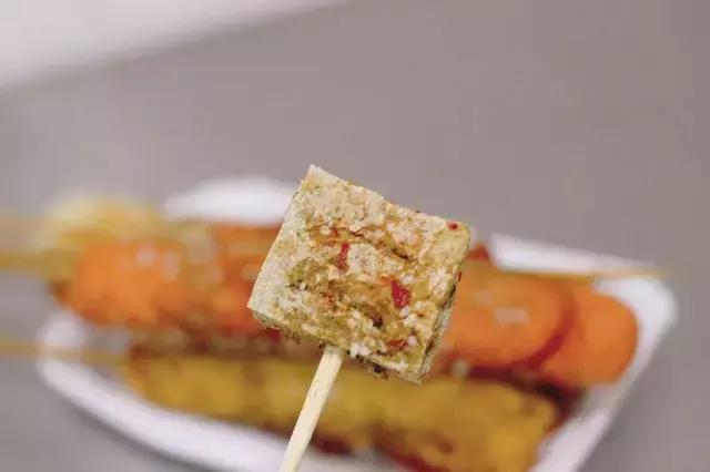 这家20年老店从一块钱的臭豆腐开始卖，如今赚了几套房