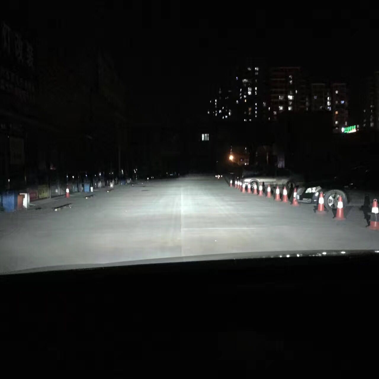 海拉5透镜如何更换氙气灯泡,北京车灯升级案例