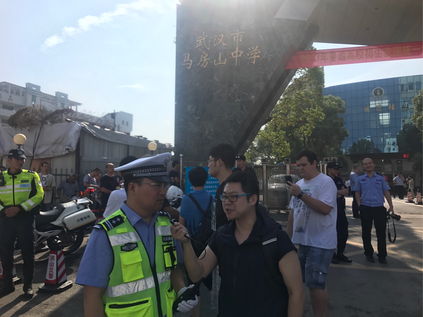 十三年爱心助考896用爱点亮江城