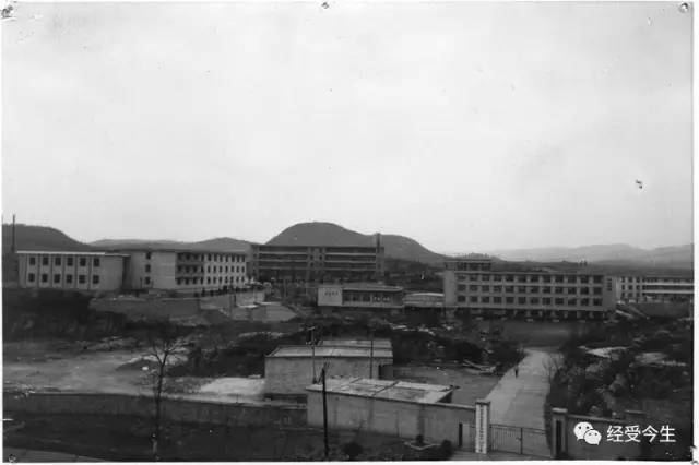 龙洞堡的二轻校,彭天朗