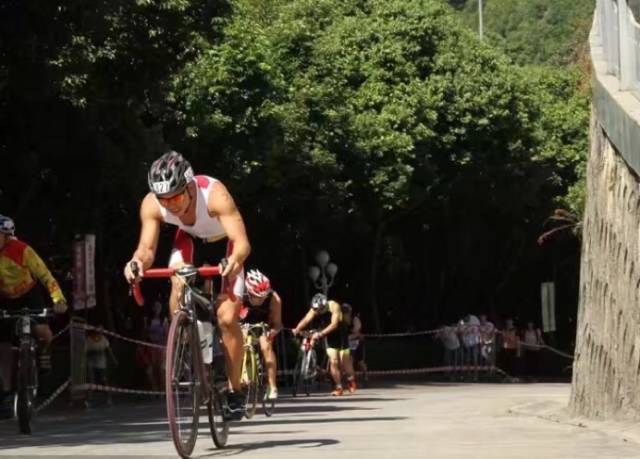 选手故事｜厦门站男子冠军肖晓晶像科比热爱篮球一样，热爱打铁