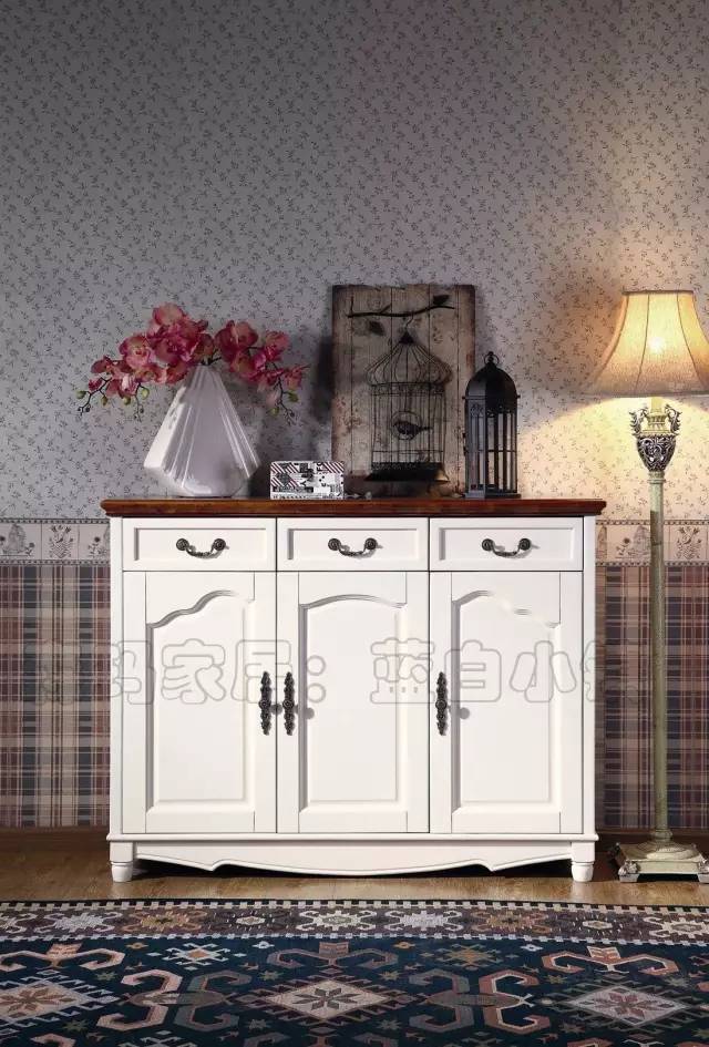 小边柜极简风格,有边柜的背景墙