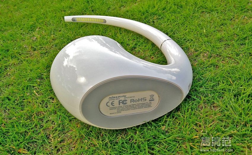 台灯与音箱的艺术合体—Nillkin幻影MC4无线台灯音箱