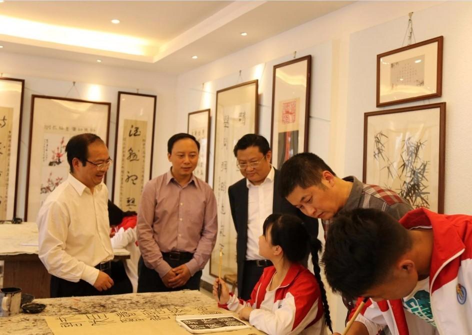 三年的蜕变,三年蝶变纪录片