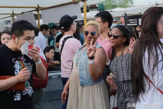 伍德斯托克艺术夜市,伍德吃托克咖啡市集