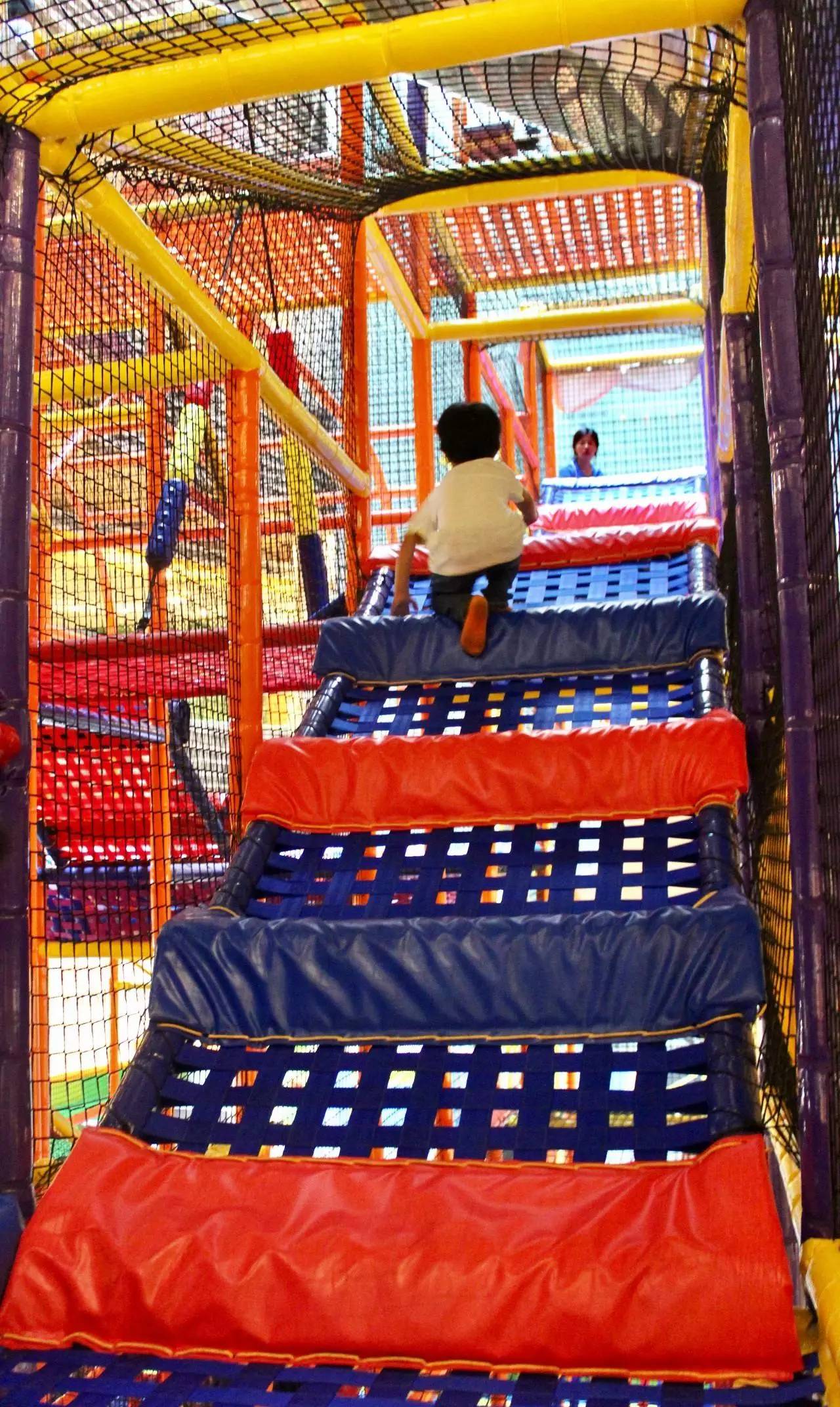 一家新开的大型游乐场,开一家一千平儿童室内游乐场