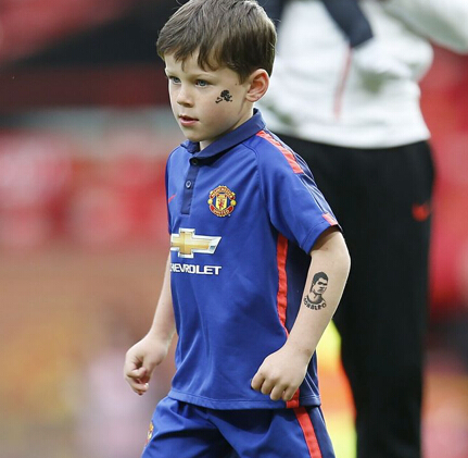 萌娃陪你过六一!足坛8大可爱宝贝:小七萌翻全场迷你罗子承父业