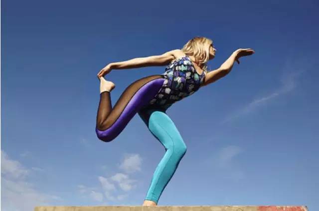 露腰露腿的季节到了瑜伽练起来,因为遇见你我遇见了更好的自己