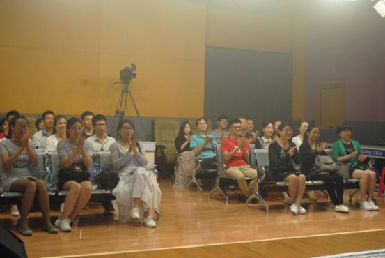 宝宝哭闹安抚小窍门视频,婴幼儿哭闹怎样快速哄好