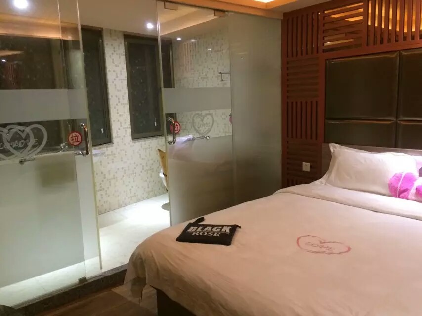 和同学外出住宿需要注意些什么,酒店房间卫生间开放式