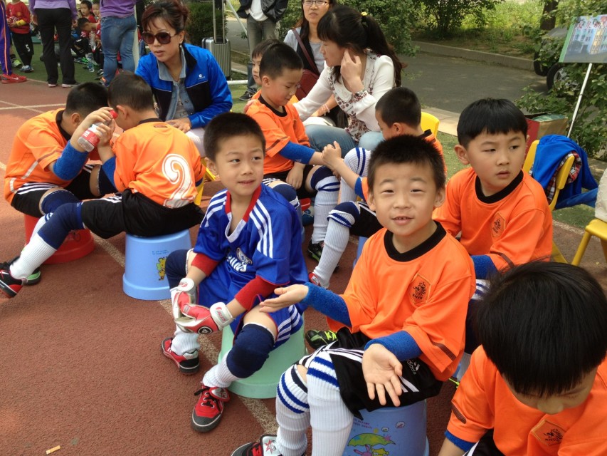 以校园足球为主题的作文,关于校园足球与中国梦的征文题目