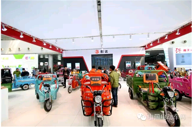 广角镜头——猛戳链接就能换个姿势看徐州展会！