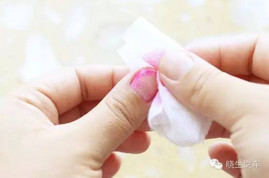 车身沾上一层油怎么处理,车身沾了颜料怎么去除